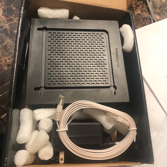 Motorola SURFboard SB6120, DOCSIS 3.0 Cable Modem - Picture 10 of 14